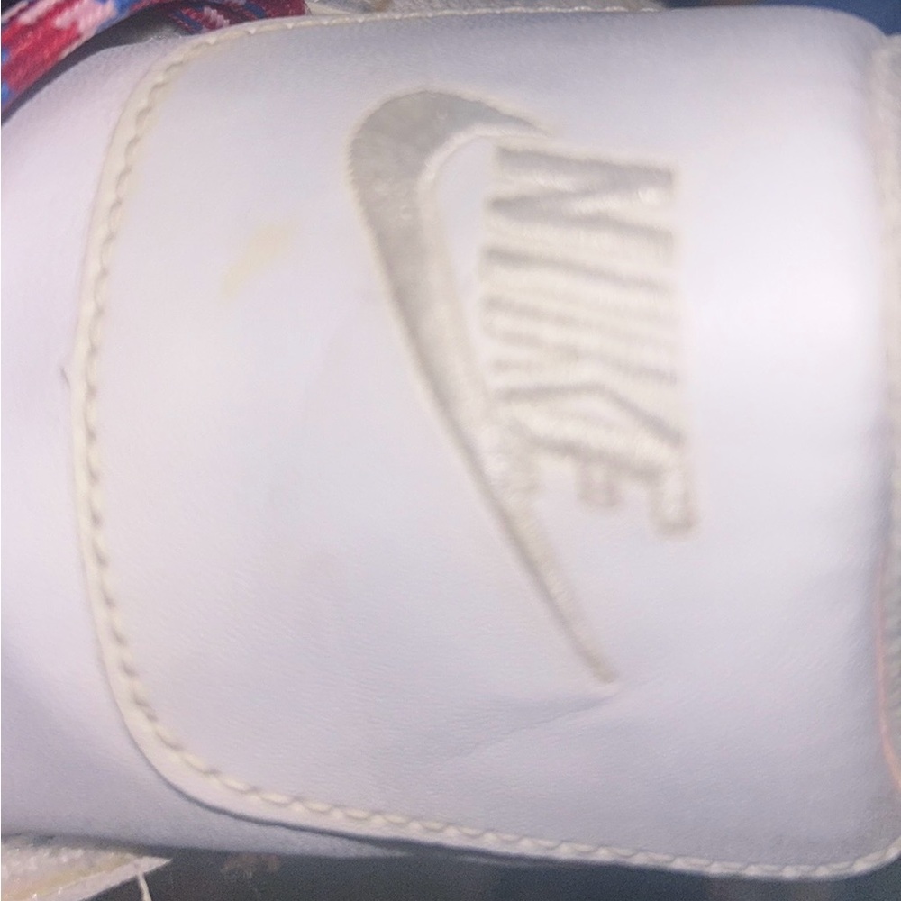 THE NIKE SB DUNK LOW "TRIPLE WHITE" - Picture 6 of 12